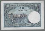 MADAGASIKARA/MADAGASCAR . 10 Francs. (1948) Junge Frau mit Frurtschale. Jeune femme présentant une coupe de fruits. VF+ .