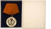 DDR Medaille ab 1953 Medaille f&uuml;r ausgezeichnete Leistungen guter Zustand 11.00 &pound;  +  6.73 &pound; shipping