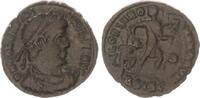 Antike / Römische Kaiserzeit AE 3 Valentinianus I. Kaiser hält Standarte und zieht Gefangenen hinter sich her -