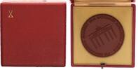 DDR Porzellanmedaille Für Hervorragende Mitarbeit beim Nationalen Aufbauwerk Berlin in Etui -