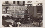 Deutsches Reich Ansichtskarte / Postkarte / Fotokarte / Mercedes-Benz und Pferdewagen -