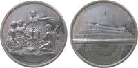 Großbritannien Medaille Zinn London - auf die Weltausstellung, Victoria (1837-1901), Sitzende weibliche Gestalt mit Kranz von vorn, daneben drei, die In -
