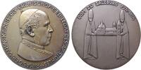 Religion Medaille Silber Berg Karl (Erzbischof) - auf 1200 Jahre Dom zu Salzburg, Büste nach rechts / zwei Bischöfe halten ein Modell des Domes, v -