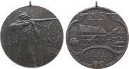 Schützen tragbare Medaille 1913 Silber Mülhausen (Mulhouse) - auf das III. Gauschiessen, Schütze im Anschlag vor geselliger Runde / Wappen über R...