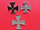 Kaiserreich / 1. Weltkrieg Lot, 3 St., 3 kleine Kreuze nach Art des Eisernen Kreuzes, Patriotische Kreuze, Landwehr.. -