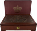 GROSSBRITANNIEN / IRLAND 32 Crowns 2002. Nur 50 Exemplare geprägt. Elizabeth II, 1952-2022. Proof Im Deluxe-Holzetui mit Zertifikat und Samtha