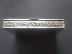 Deutsches Reich Silber Dose mit Deckel um 1890 Liebespaar mit 3 Musikanten 98x73x15mm VF