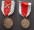 Schaumburg Lippe Millitärverdienstmedaille mit gekreuztenSchwertern mit gekreuzten Schwertern auf dem Band -