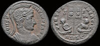 Roman AE follis Constantine I the Great AE follis standard between two captives -