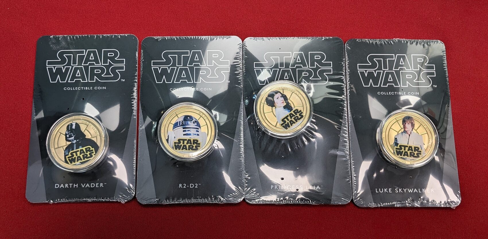 Niue Island 4 x 1 Dollar Farbmunzen 2011 Star Wars Millennium Falcon Luke Skywalker Darth Vader R2 D2 Princess Leia BU colorated and gold plated