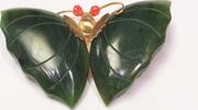 Goldfarbene Schmetterlingsbrosche mit Flügeln aus Jade antiker Modeschmuck -