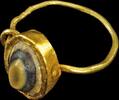Ancient art Gold earring with three-layered agate. Roman, 2nd - 3rd century AD -