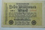 Weimar 10 Millionen Mark Rosenberg Nr. 105 a, WZ: Hakensterne, KN 6 stellig, FZ: BW -
