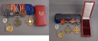Deutsches Reich - 3.Reich MILITARIA NACHLASS SPANGE MIT 5 AUSZEICHNUNGEN UND 2 ABZEICHEN mit Etui -